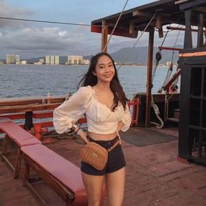 Meet your Posher, Alyssa nicole